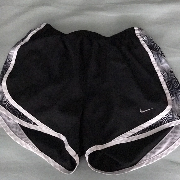 Nike running shorts - Picture 1 of 4